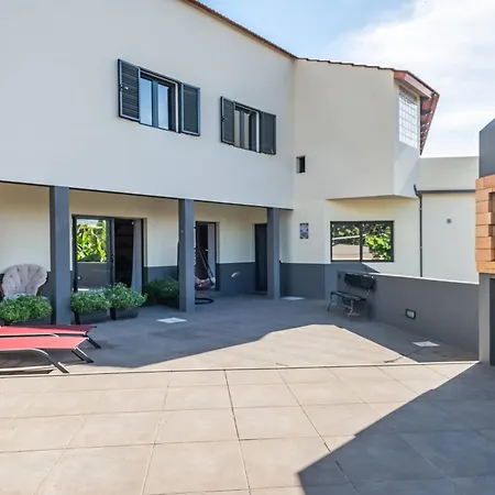 Tornos Apartment *