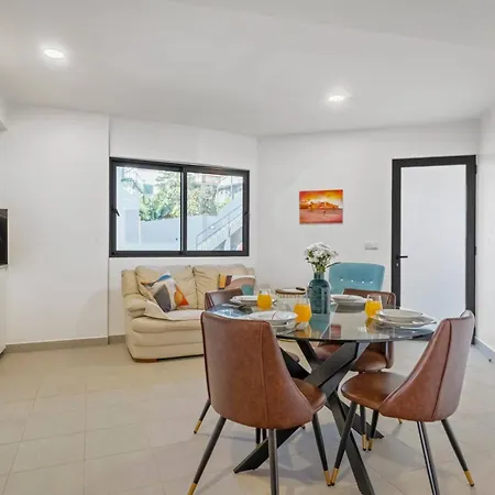 Tornos Apartment *